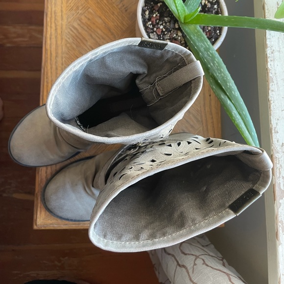 ♥️ Slouch Roxy Boots ✨ - Picture 2 of 4